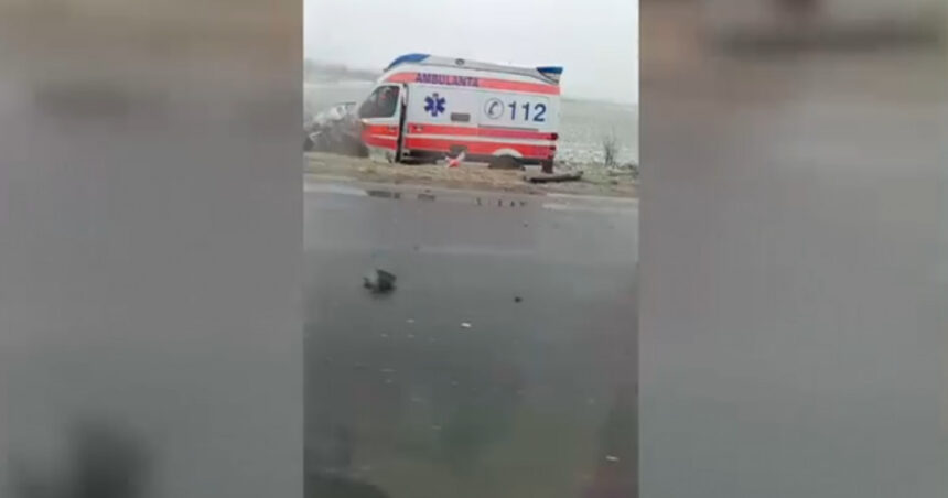 Al doilea accident grav pe „Drumul morții” în 24 de ore: Un om a murit în urma coliziunii dintre o ambulanță și o mașină. 1 video al doilea accident grav pe drumul mortii in 24 de ore un om a murit dupa ce o ambulanta si o masina s au ciocnit 676e8bcdc2711