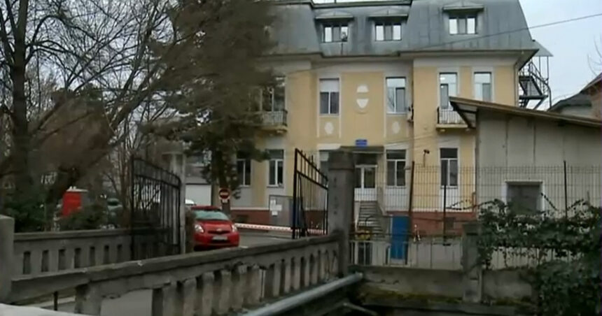 Anchetă la Spitalul de Copii din Cluj-Napoca, după ce mama unui bebeluș a distribuit online imagini cu gândaci și mizerie în saloane. 1 video ancheta la spitalul de copii din cluj napoca dupa ce mama unui bebelus a distribuit online imagini cu gandaci si mizerie in saloane 67600da5e6dec