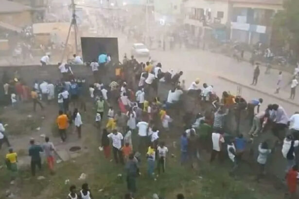 video cadavre aliniate cat vezi cu ochii zeci de morti in guineea dupa un meci de fotbal 674dad00eedd5