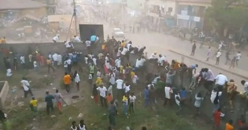 video cadavre aliniate cat vezi cu ochii zeci de morti in guineea dupa un meci de fotbal 674dad00eedd5