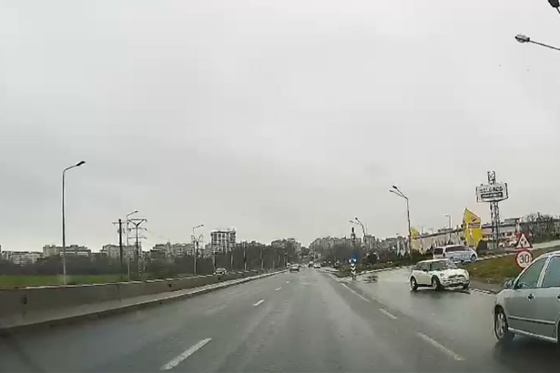 video cascadorii in trafic in zona carrefour o soferita a patruns pe contrasens si a fost la un pas de coliziune 675828fa03cd6