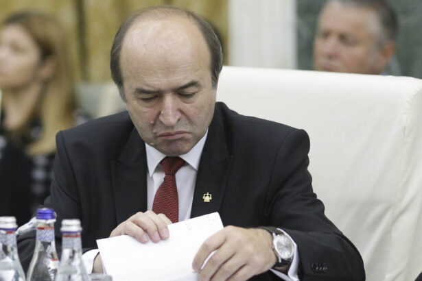 video ce spune un fost judecator constitutional despre sedinta ccr de azi privind turul i al alegerilor prezidentiale 674d9132773ad