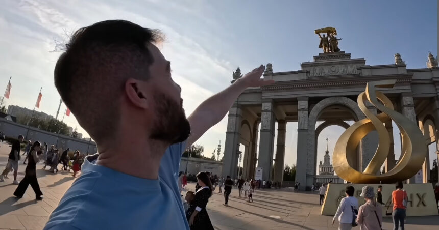 video cum a scapat un vlogger american de inchisoare in rusia dupa ce a folosit cuvantul invazie 67634397ed836