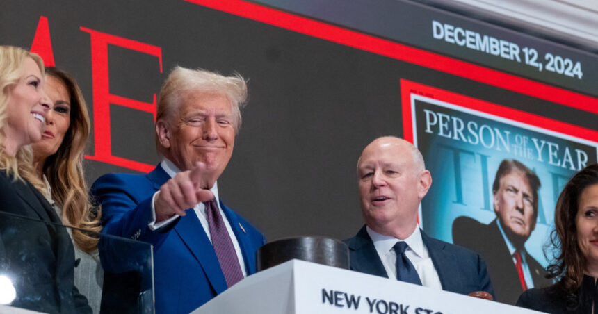 Donald Trump a deschis Bursa din New York și a promis „stimulente nemaivăzute” pentru companii. 1 video donald trump a deschis bursa din new york si a promis stimulente nevaivazute pentru companii 675b260dd17aa