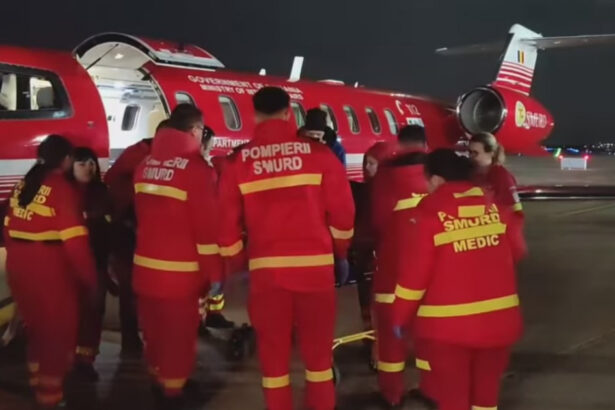 video doua fetite cu arsuri din cauza unei explozii intr o localitate din judetul botosani au fost transportate cu un avion smurd in capitala 675f289d65eb4