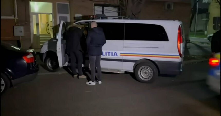 Grenadă descoperită de noul proprietar al unui apartament din Arad; zeci de persoane evacuate din 15 locuințe. 1 video grenada descoperita de noul proprietar al unui apartament din arad zeci de persoane au fost evacuate din 15 locuinte 6772544967602