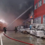 video incendiu la o fabrica de materiale de constructii din craiova autoritatile au emis o avertizare ro alert 6757f65b36d6f