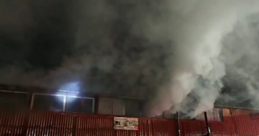 Incendiu la o hală din Slatina: flăcările au distrus acoperișul pe o arie de 100 de metri pătrați. Care este cauza probabilă? 1 video incendiu la o hala din slatina flacarile au distrus acoperisul pe o arie de 100 de metri patrati care este cauza probabila 675e63c2ab179