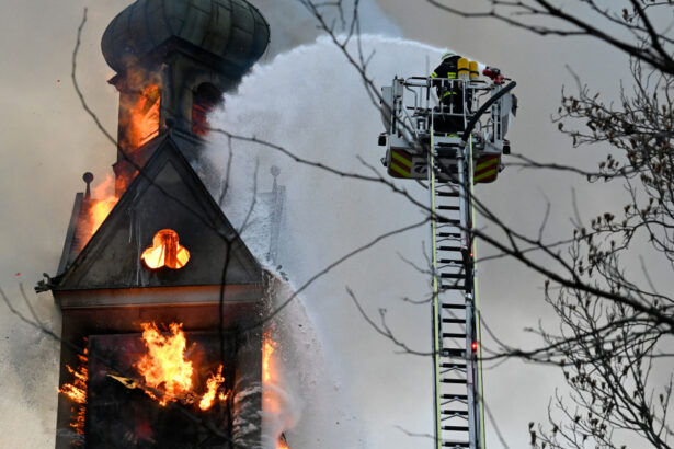 video incendiu violent la un azil de batrani din munchen cel putin 15 persoane au fost ranite 676bf225c4293
