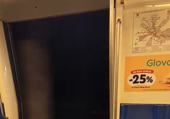 video inedit un tren de metrou circula cu usile deschise pe magistrala 1 675ff980e044d