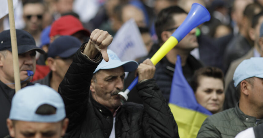 Liderii de sindicat amenință cu proteste, după discuțiile cu liderii coaliției despre „ordonanța trenuleț”: „Încă avem probleme” 1 video liderii de sindicat ameninta cu proteste dupa discutiile cu liderii coalitiei despre ordonanta trenulet inca avem probleme 67700f3c3c182