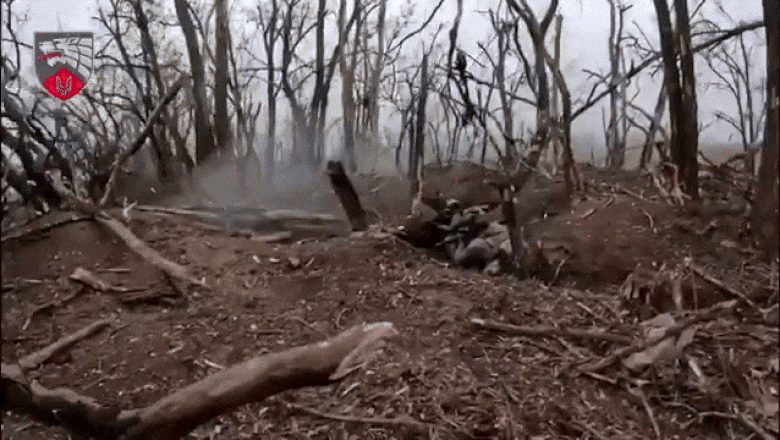 video militarii din trupele speciale ucrainene au surprins un grup de soldati rusi adapostiti intr o transee iesi afara prostule 6759c6c8b892b