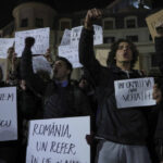 video miting pro europa in piata universitatii din capitala artistii si societatea civila participa la un maraton civic despre libertate 6751d679d4771