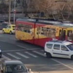 video momentul in care un sofer din iasi vireaza la stanga si este lovit in plin de tramvai 675c5b48ac3cb