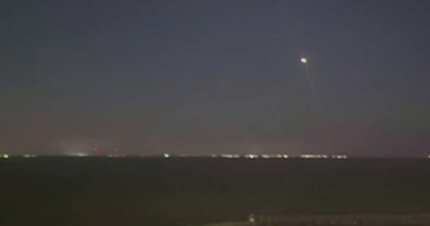 Obiect misterios filmat deasupra aeroportului Tuzla. Explicația unui astronom. 1 video obiect misterios filmat deasupra aeroportului tuzla explicatia unui astronom 6758bed149ab9
