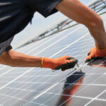 video panouri fotovoltaice pentru familiile vulnerabile din romania cati bani vor primi de la stat cei care se inscriu in program 67684e9207855