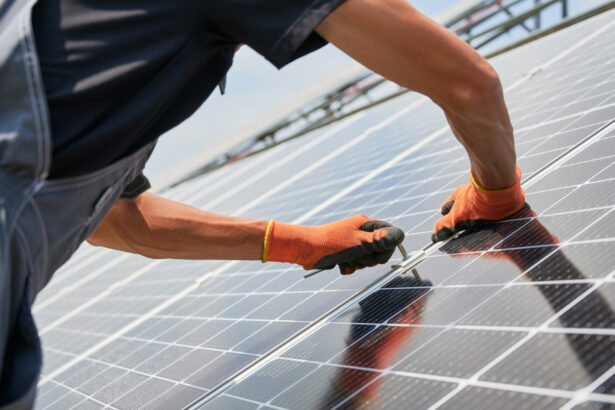 video panouri fotovoltaice pentru familiile vulnerabile din romania cati bani vor primi de la stat cei care se inscriu in program 67684e9207855