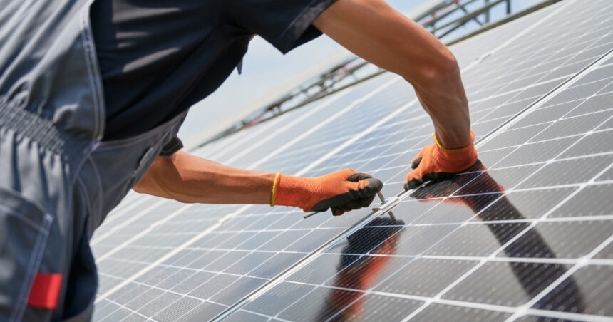 video panouri fotovoltaice pentru familiile vulnerabile din romania cati bani vor primi de la stat cei care se inscriu in program 67684e9207855