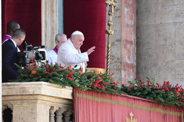 video papa francisc a dat binecuvantarea urbi et orbi mesajul suveranului pontif pentru ucraina 676c073e3164a