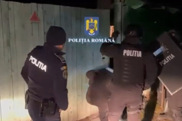 video perchezitii in arges la persoane acuzate de antisemitism si instigare publica au fost gasite un pistol si mai multe arme albe 675bfb3b02966
