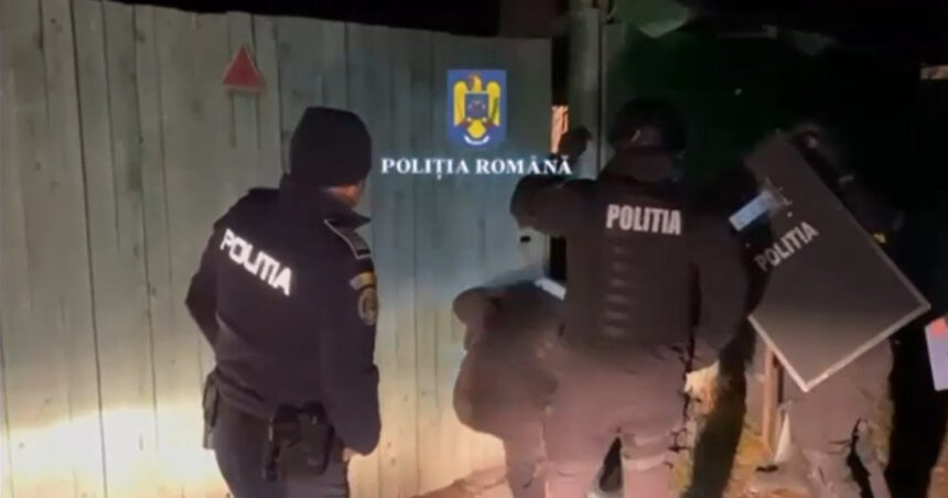 video perchezitii in arges la persoane acuzate de antisemitism si instigare publica au fost gasite un pistol si mai multe arme albe 675bfb3b02966