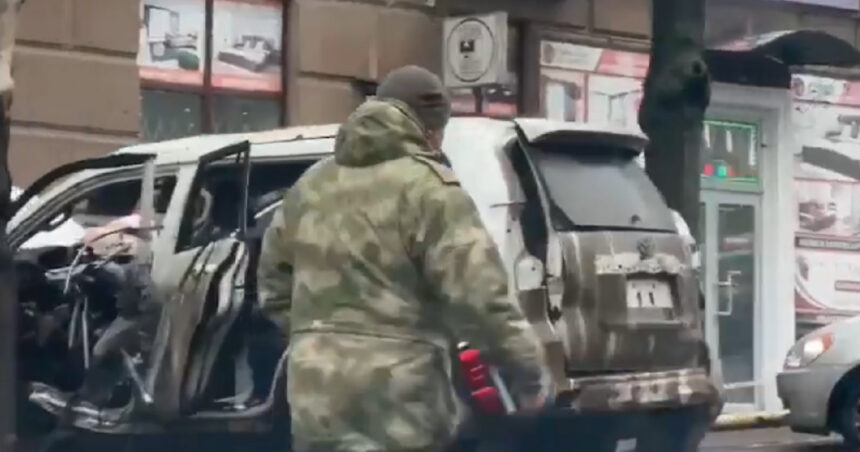 Posibilă acțiune a serviciilor secrete ucrainene: Mașina fostului șef al coloniei penale Olenivka a sărit în aer, omorându-l. 1 video posibila actiune a serviciilor secrete ucrainene masina fostului sef al coloniei penale olenivka a sarit in aer omorandu l 6756d9b641d35