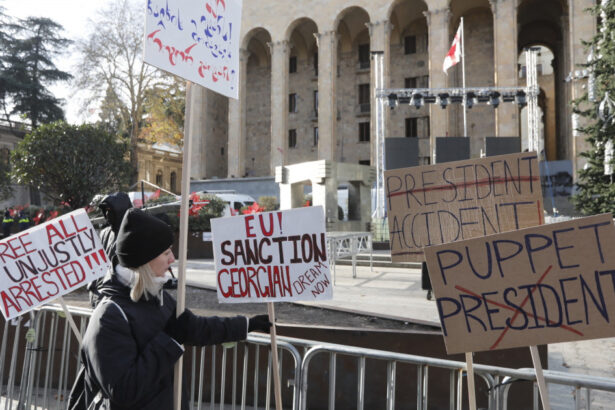 video proteste masive in georgia unde un fost fotbalist a fost ales presedinte al tarii era singurul candidat la presedintie 675d710223f17