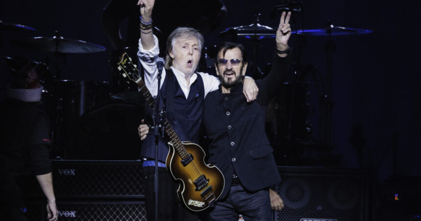 video ringo starr si paul mccartney s au reunit pe scena pentru a canta clasicele beatles 676c275a77e7b