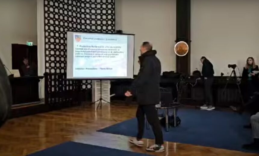 Scandal la ședința Consiliului Județean: arhitectul Andrei Chivu a intrat brusc și i-a jignit pe cei prezenți 1 video scandal la sedinta consiliului judetean arhitectul andrei chivu a dat buzna si i a jignit pe cei prezenti 6763deca2de85