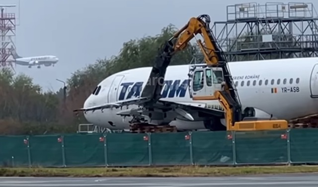 Un avion TAROM, trimis la dezmembrare în Spania 1 video un avion tarom trimis la dezmembrare in spania 675b50cfcc53b