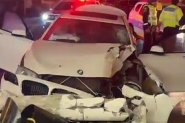 video un baiat de 15 ani din tecuci a furat masina parintilor si a intrat cu ea intr un stalp 675eae824137b