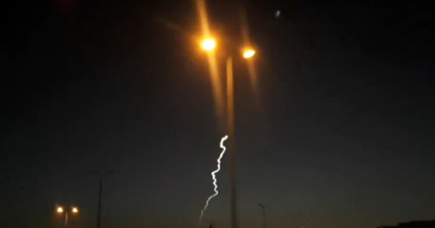 video un misterios obiect luminos a fost observat pe cer in teheran ce ar putea fi corpul zburator surprins de localnici in imagini 675445ed7cafa