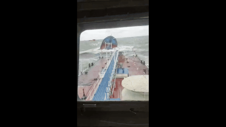 video un petrolier rusesc s a rupt in doua in timpul unei furtuni in marea neagra a avut loc o deversare de produse petroliere 675edfe04e255
