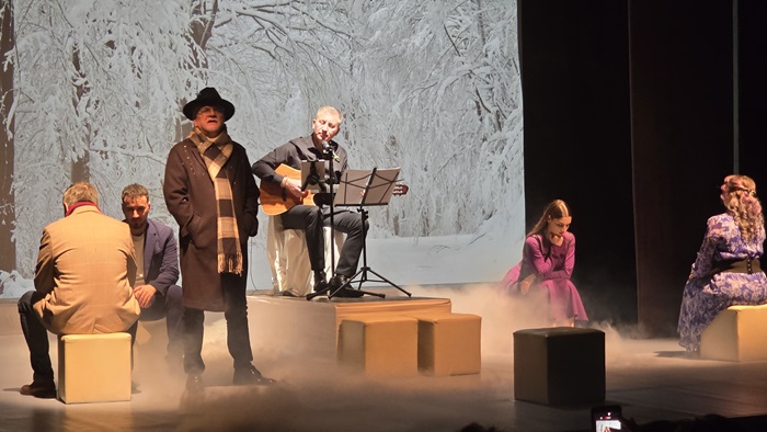 Un regal de poezie, muzică și dans la Teatrul Căluțul de Mare. Premiera spectacolului intitulat Un cântec, un pas, un vers, dedicat poemului contemporan românesc, un succes. 1 video un regal de poezie muzica si dans la teatrul calutul de mare premiera spectacolului intitulat un cantec un pas un vers dedicat poemului contemporan romanesc un succes 6752bc51ef1ef