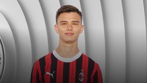 video unde joaca acum alexandru siman junior dupa ce sezonul trecut a fost capitan la ac milan under 18 6762c876b602c