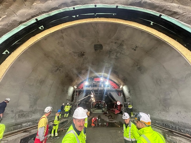 videofoto austriecii de la porr au chemat la munca in preajma sarbatorilor peste 600 de muncitori la tunelurile alina si daniela 6767e9611f8d7