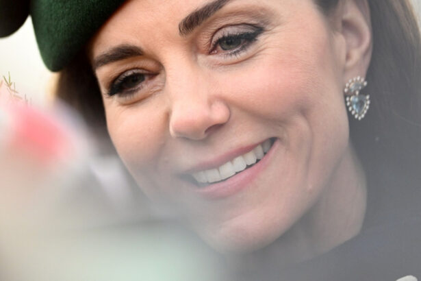 videofoto imagini cu kate middleton de la traditionalul concert de colinde cum s a afisat printesa de wales in ziua de craciun 676c30ccacc2c