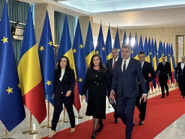 Miniștrii din noul Guvern s-au reunit la Palatul Victoria în prima ședință și au un prim mesaj: Știm ce greșeli nu mai trebuie să repetăm. Am văzut deja primele efecte pozitive, dobânzile externe la care se împrumută România au început deja să scadă! 1 videofoto ministrii din noul guvern s au reunit la palatul victoria in prima sedinta si au un prim mesaj stim ce greseli nu mai trebuie sa repetam am vazut deja primele efecte pozitive dobanzi 6769cea11dc0d