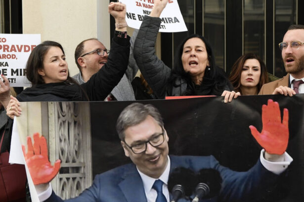 vucic vrea sa scape de proteste inchizand scolile din serbia mai devreme pentru vacanta de iarna 67686a773b4cd