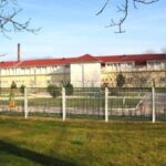 zeci de angajati ai penitenciarului poarta alba protest fata de masurile din ordonanta trenulet ei sustin ca pierderile salariale vor fi de cel putin doua mii de lei 67725cba1f895