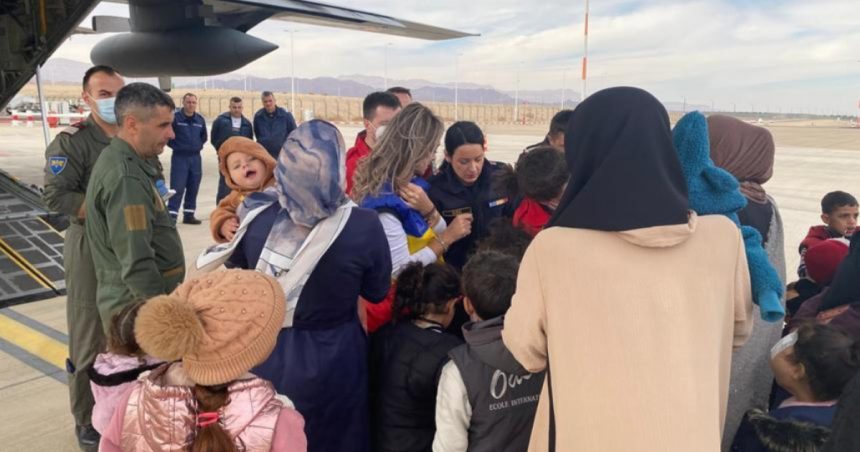 12 pacienți palestinieni din Fâșia Gaza și familiile lor, evacuați de urgență la București 1 12 pacienti palestinieni din fasia gaza si familiile acestora evacuati de urgenta la bucuresti 678815383152a