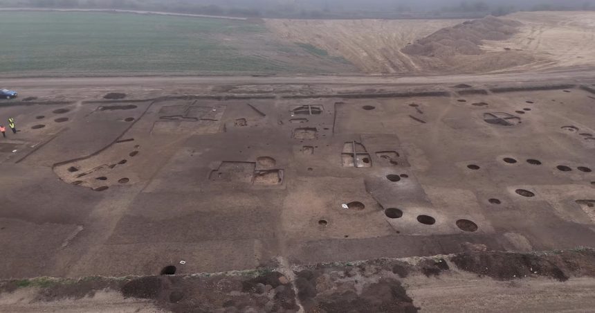 21 de situri arheologice identificate pe șantierul noii căi ferate Arad – Timișoara în ultimul an. „Avem de toate” 1 21 de situri arheologice au fost identificate pe santierul noii cai ferate arad timisoara in ultimul an avem de toate 679bb18732715
