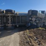 accident rutier grav langa penitenciarul poarta alba un tir s a rasturnat si o persoana este incarcerata 678f8f19a3e59