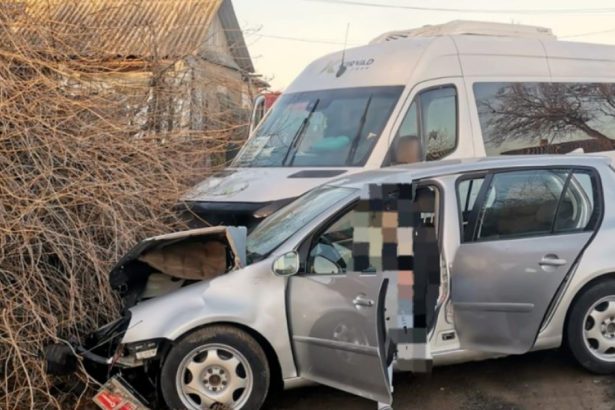 accident rutier in tulcea opt persoane au fost ranite dupa ce o masina a intrat pe contrasens si a lovit un microbuz 678e2e69b0b9b