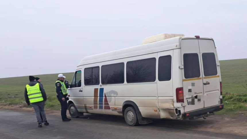 Acțiune a polițiștilor constănțeni pentru controlul transporturilor de persoane 1 actiune a politistilor constanteni pentru verificarea transporturilor de persoane 67925396a9e4b