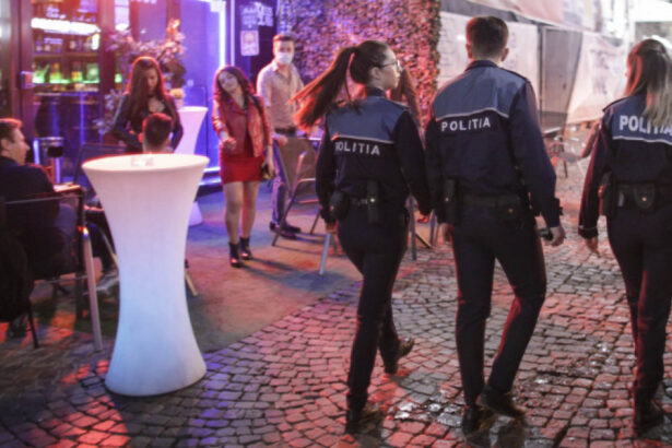 administratori de baruri barmani si ospatari trimisi in judecata dupa ce au imbatat si jefuit turisti in centrul vechi al capitalei 677fb54891a56