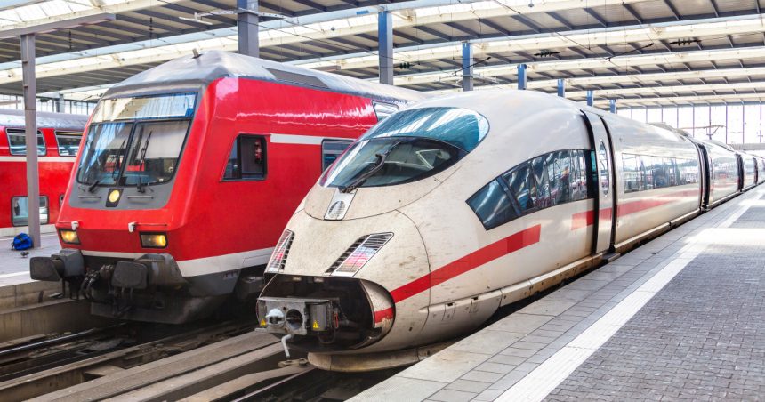 Agățaț de tren, la 282 km/h: aventura unui bărbat care a coborât să fumeze o țigară într-o gară 1 agatat de tren la 282 km h aventura unui barbat dupa ce a coborat sa fumeze o tigara intr o gara 678a9c14353a7