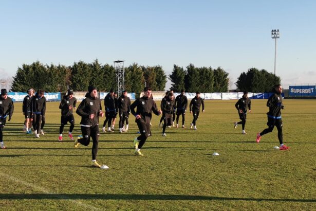 alb albastrii au sustinut primul antrenament din acest an la baza sportiva a academiei hagi 677998d3470a4