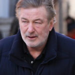 alec baldwin a dat in judecata procurorii care l au anchetat pentru moartea halynei hutchins ii acuza ca au ascuns probe din dosar 67811b198c467