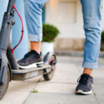 Amenzi de până la 500 de euro pentru conducerea trotinetelor electrice pe trotuar sau fără cască în Barcelona 2 amenzi de pana la 500 de euro pentru cei care conduc trotinete electrice pe trotuar sau fara casca in barcelona 6778fd844eb04